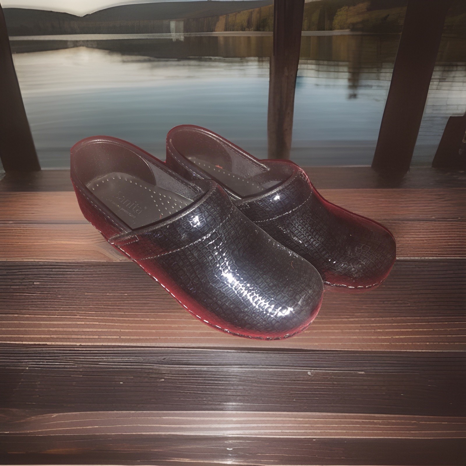 Sanita Clogs Black Patent Croc Size EU 39, US 8 1/2 Authentic Danish Clogs