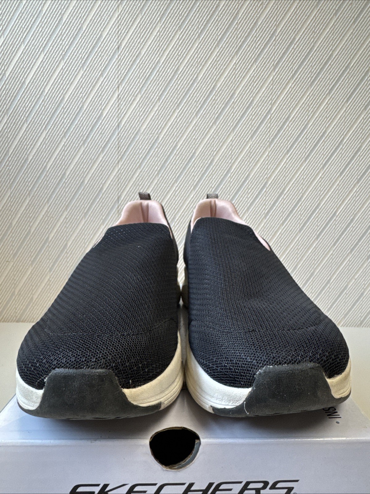Skechers Arch Comfort Women’s Slip-On Shoes Black Arch Support US 10- 1612866