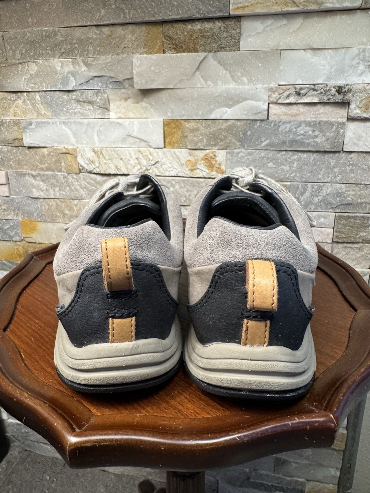 Women’s Sz 9M Clarks Wave Andes Grey Beige Walking Hiking Shoes Sneakers EUC