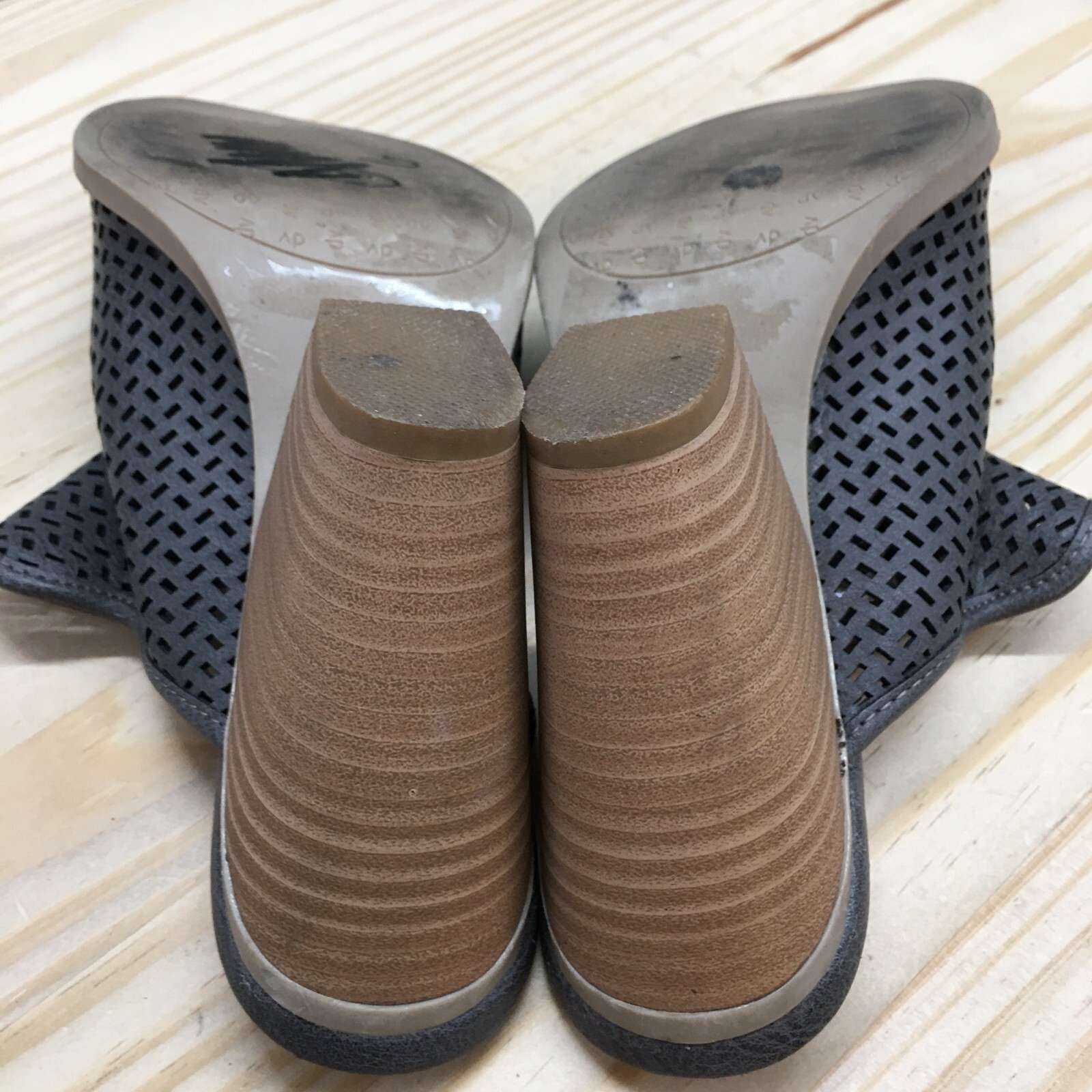 Dolce Vita Mules Womnes 9 Kenli Slip On Gray Faux Leather Block Heels Almond Toe