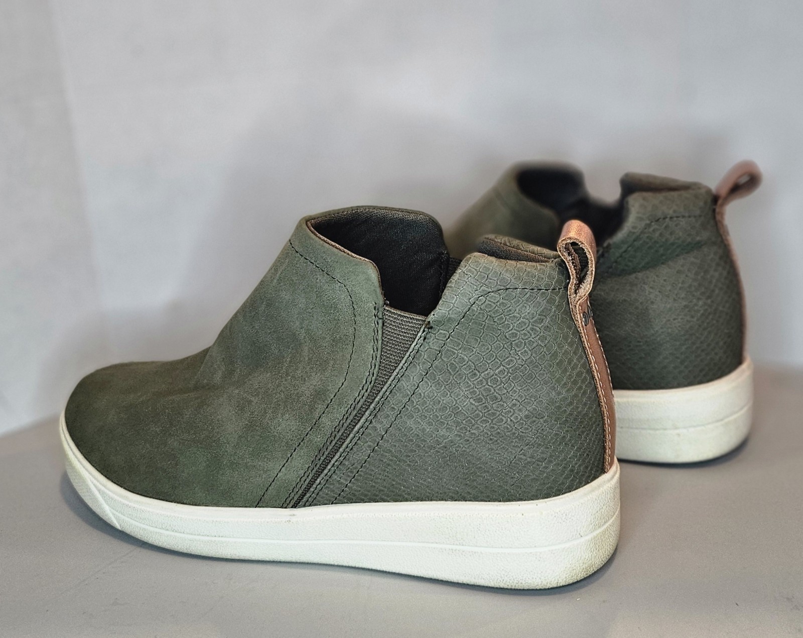 Ryka Womens Vera Comfort Wedge Sneaker Olive 9 Wide Ankle Boot Walking Shoe EUC