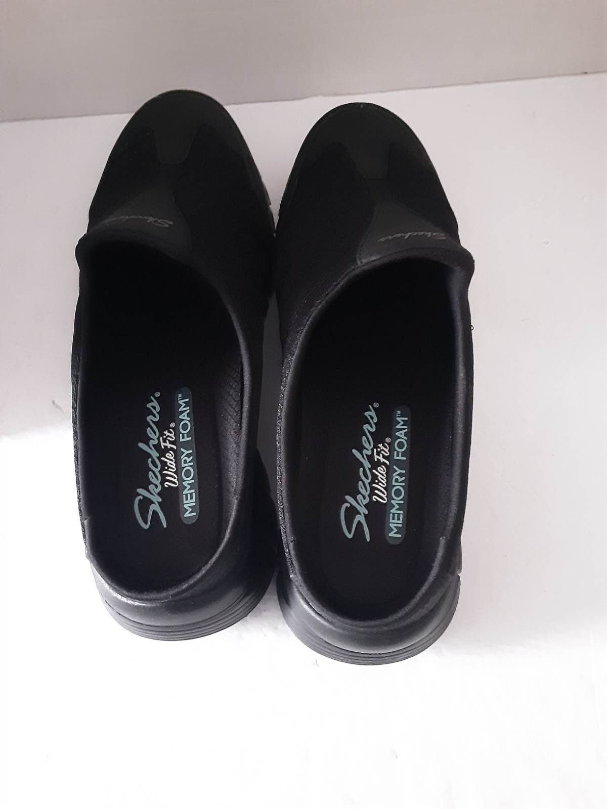 Relax Fit From Skecherswith Memory Foam Size 8 Wide Slip On Blacks New