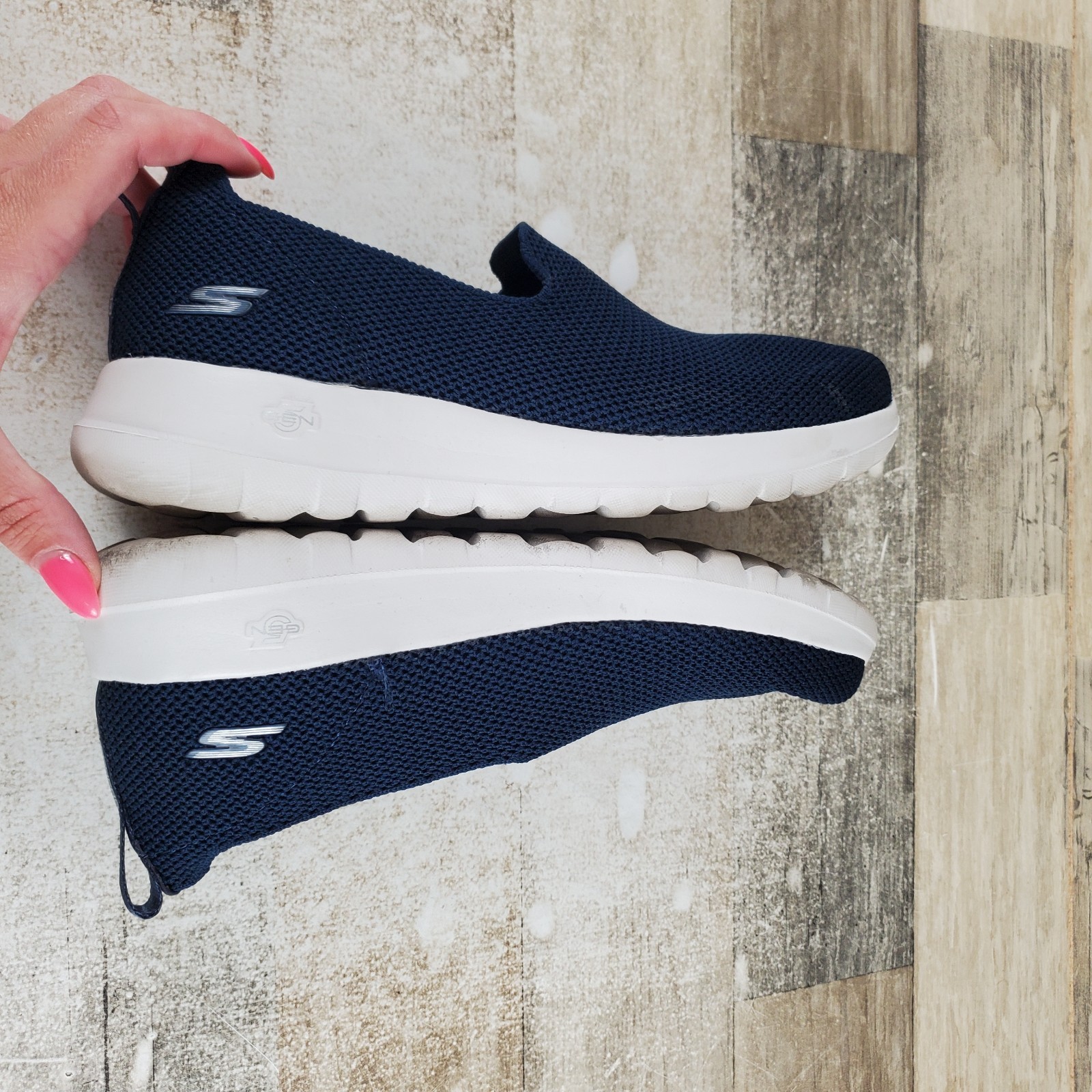 Skechers GO Walk Joy Womens Shoes Sz 7 Athletic Navy Blue White Lace-Up Sneakers