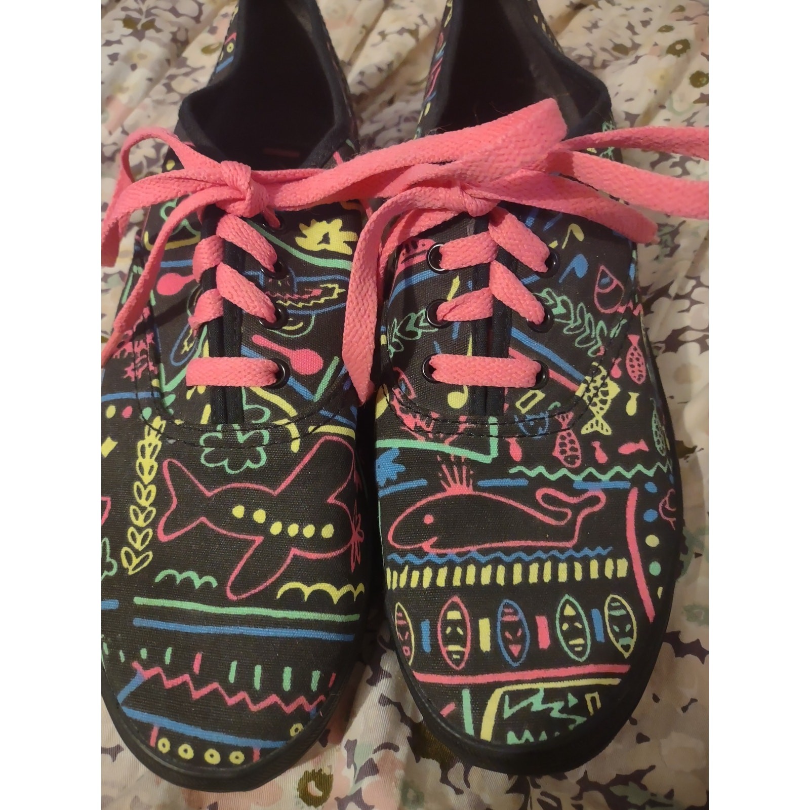 No Excuses Graphic Print Shoes Women’s 8.5 Artsy Funky Retro Streetwear Neon