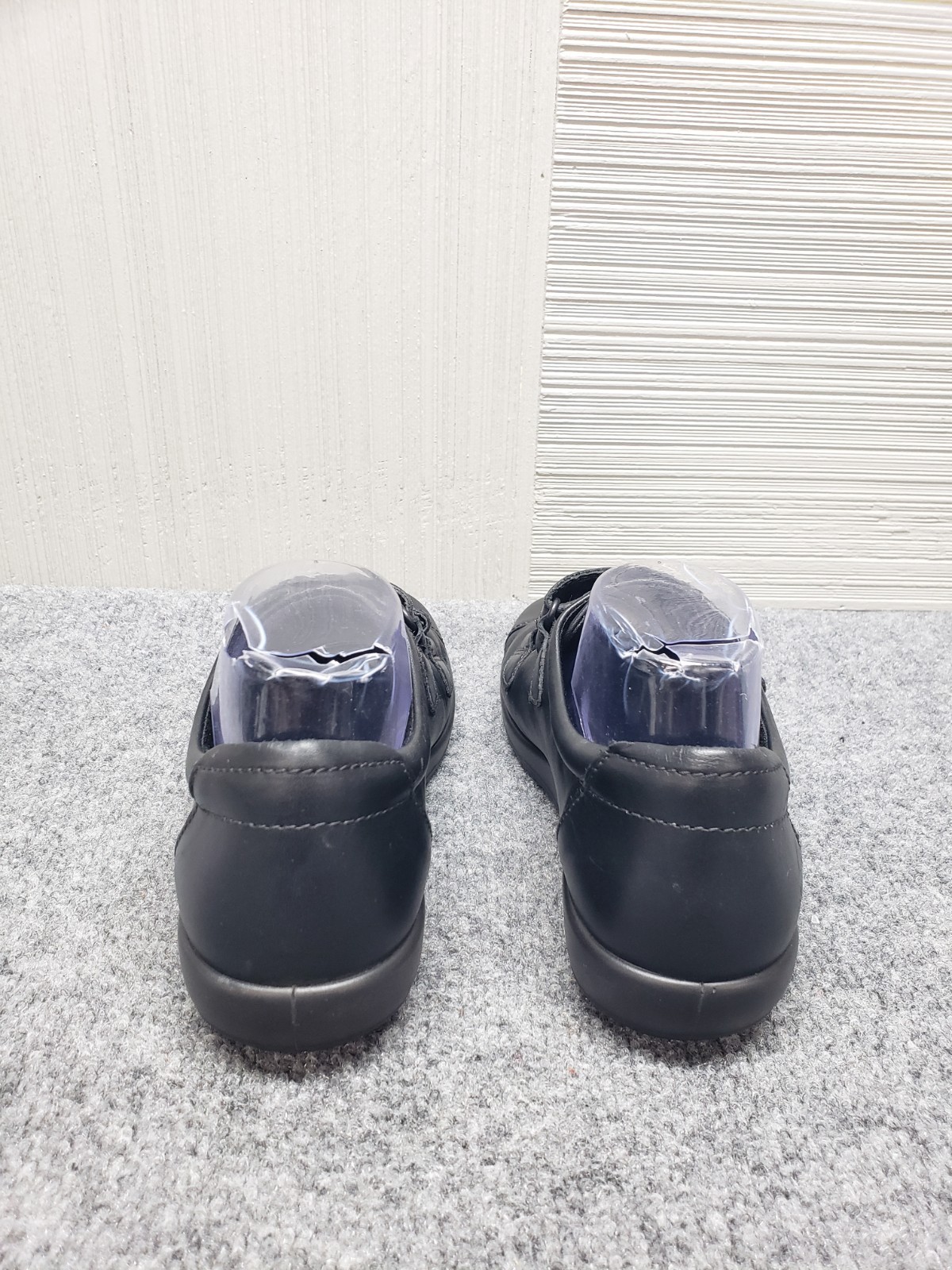 Ecco Women Sneaker 9.5 Black Leather Strap Hook & Loop Round Toe Casual Shoes