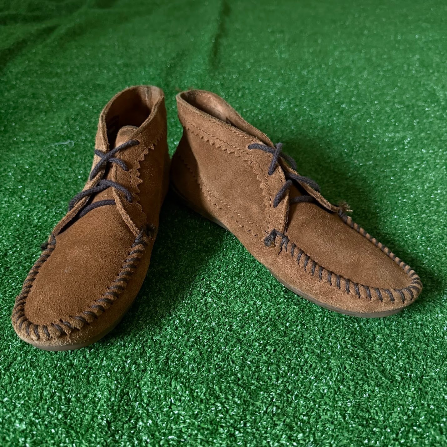 Minnetonka Brown Suede Ankle Boot Moccasins Lace Up Stitch Detail Shoes Size 8