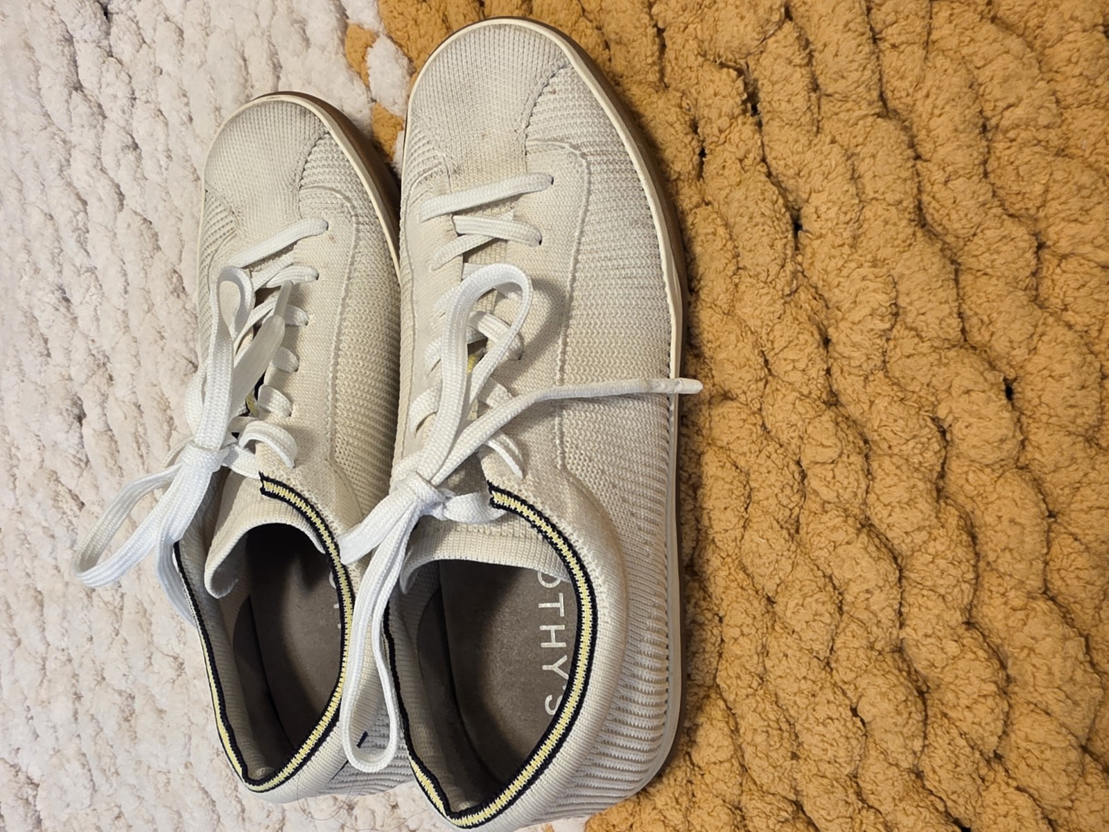 Rothys Womens Blonde Size 8 Cream Lace Up Round Toe Low Top Sneakers