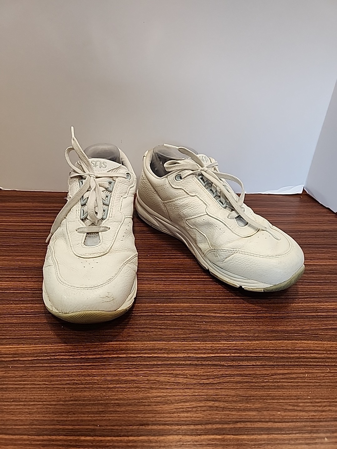 Womens SAS Tripad Comfort walking shoes White size 9.5 Wide PREOWNED Tour ll