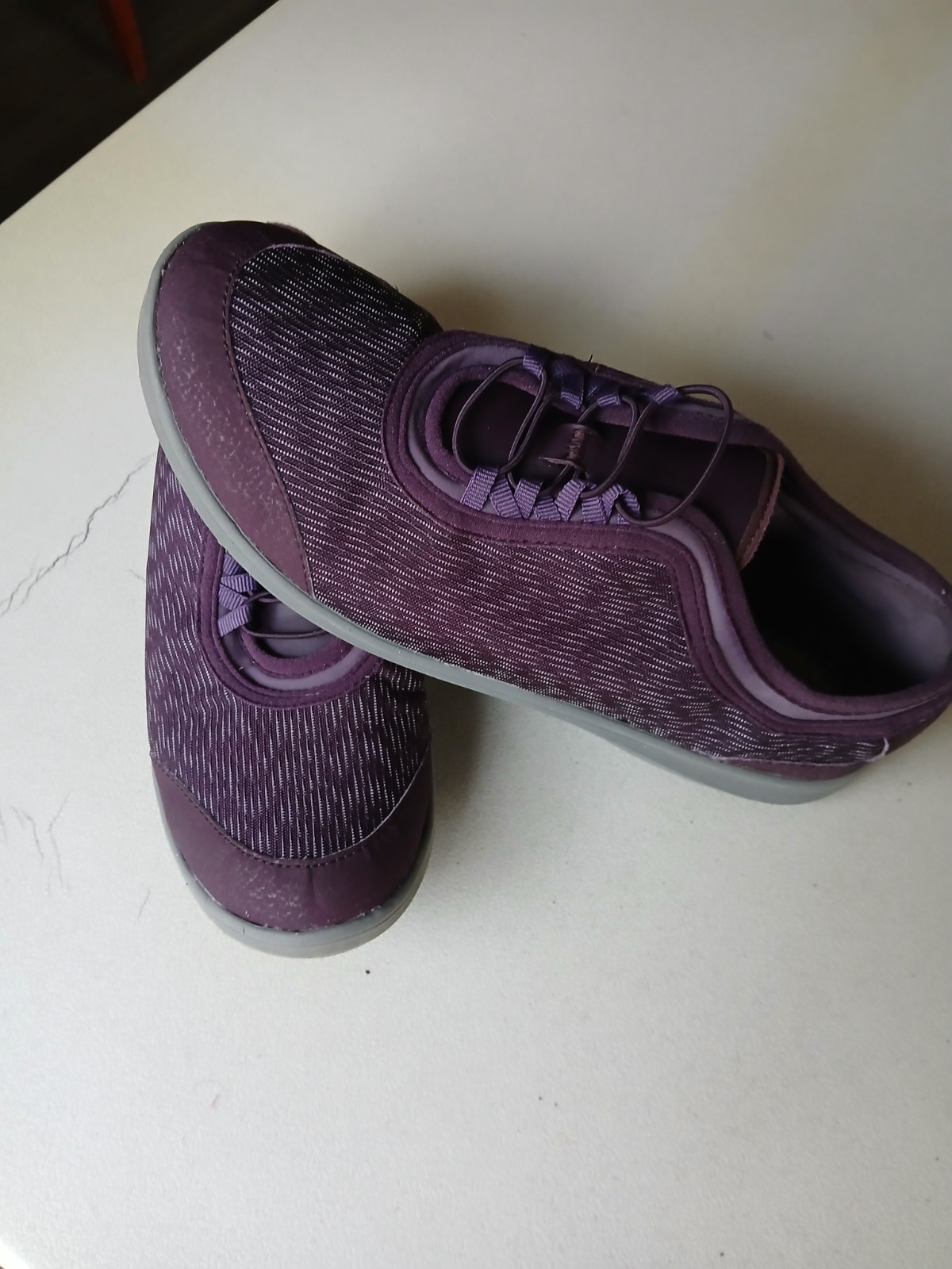 Clarks Women Low Top Lace-Up Athletic Sneakers Purple/Gray Striped Rubber