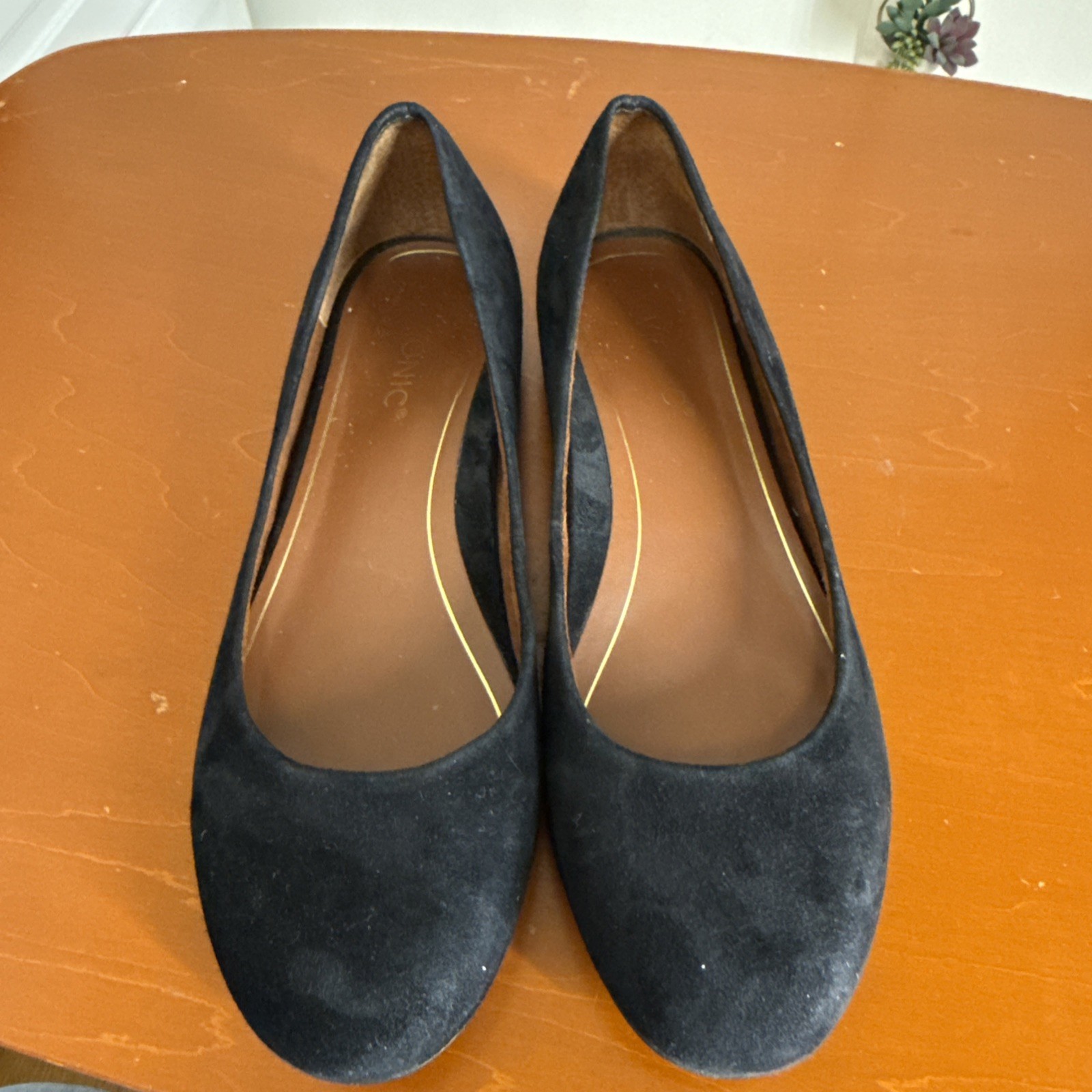 Vionic – Suede Leather Round Toe Slip on Flats Shoes – Hannah – Black