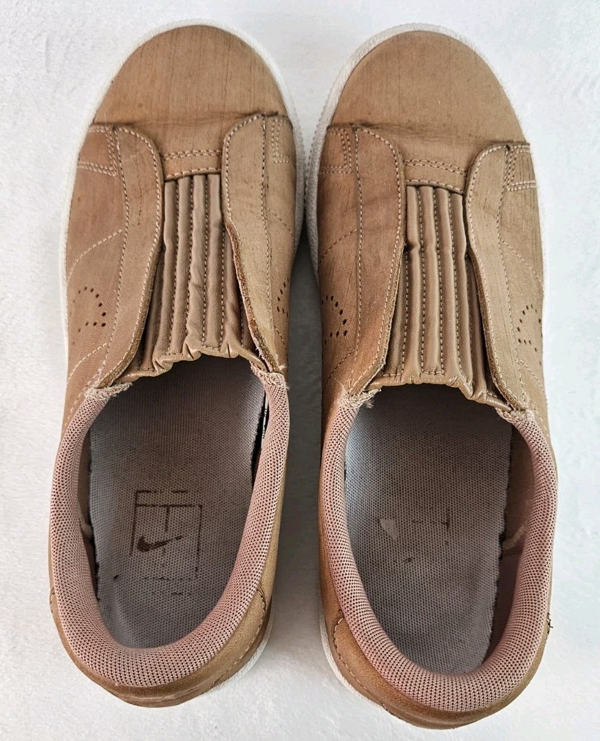 Vintage 2017 NIKE Tennis Classic Ease Shoes Women’s 7 Brown Sneakers 896504-200