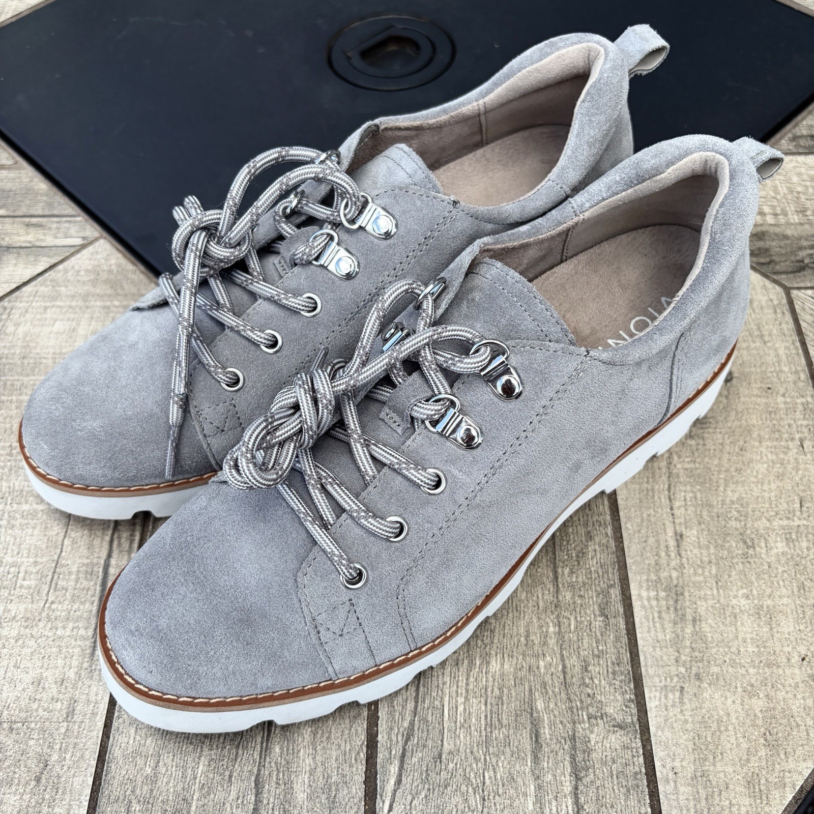 Vionic Ballari Oxford Suede Gray Sz 7.5 Comfort Shoe Gorpcore Orthotic EUC