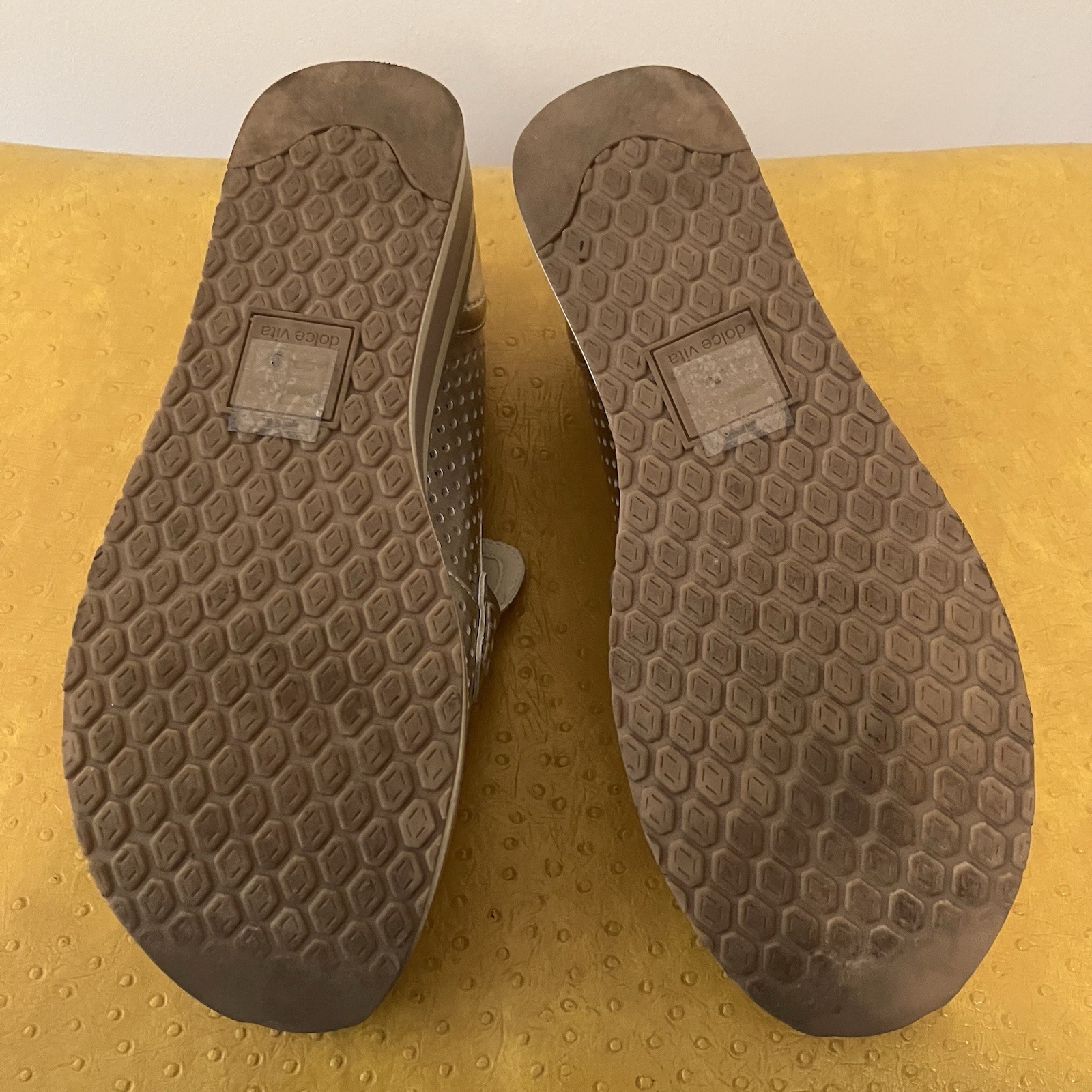 Dolce Vita Janine Slip-On Platform Loafer Sneaker Perforated Softwaves Gold 9.5