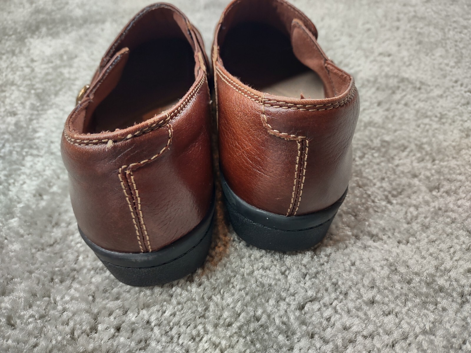 Clarks Cheyn Misha Brown Leather Slip On Shoes Loafers Womens Size 10 button