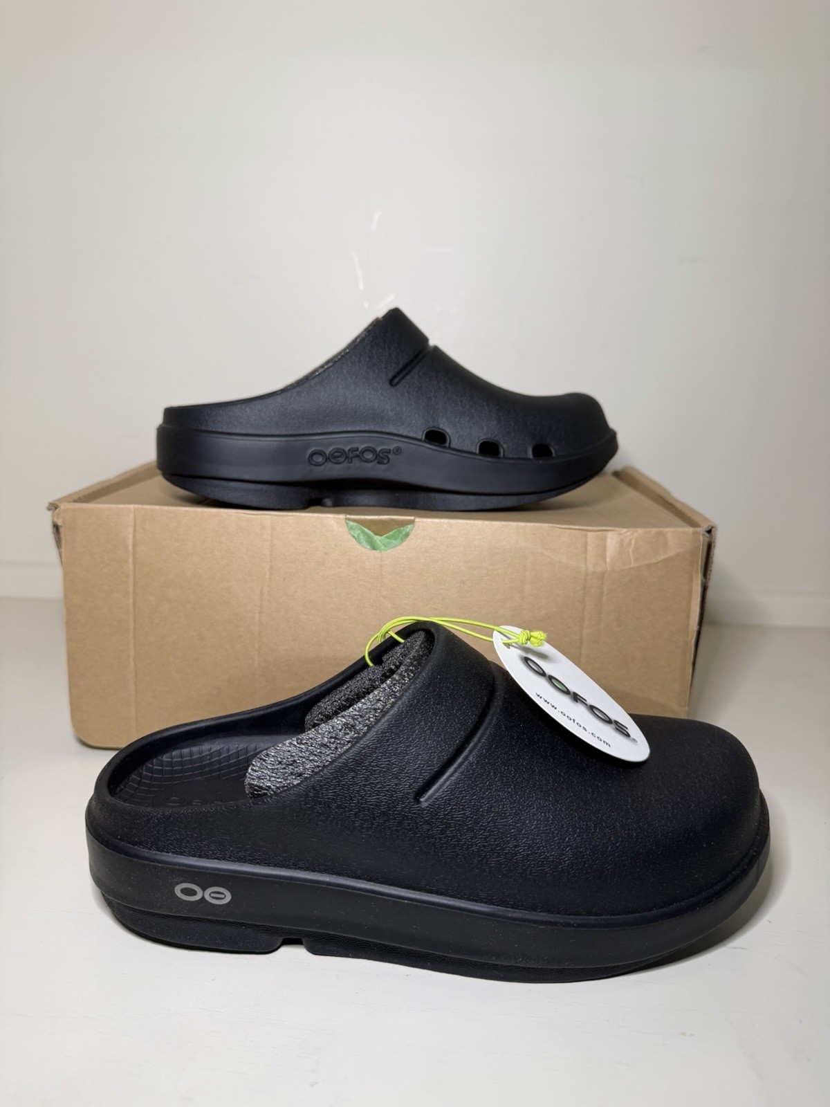 OOFOS OOcloog Black unisex Slip On Clog Sandals Rubber Upper US M4 W6 New
