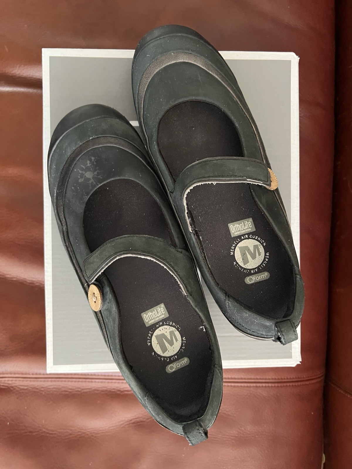 Merrill Plaza Emma Mary Jane Pumps In Black Leather Wooden Button Strap Detail 8