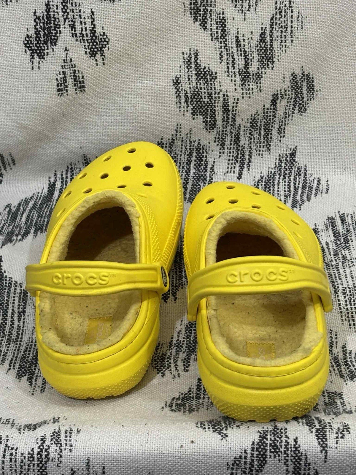 CROCS Sherpa Lined Slip On Shoes Adult Clogs Classic Yellow Women’s 9 Men’s 7