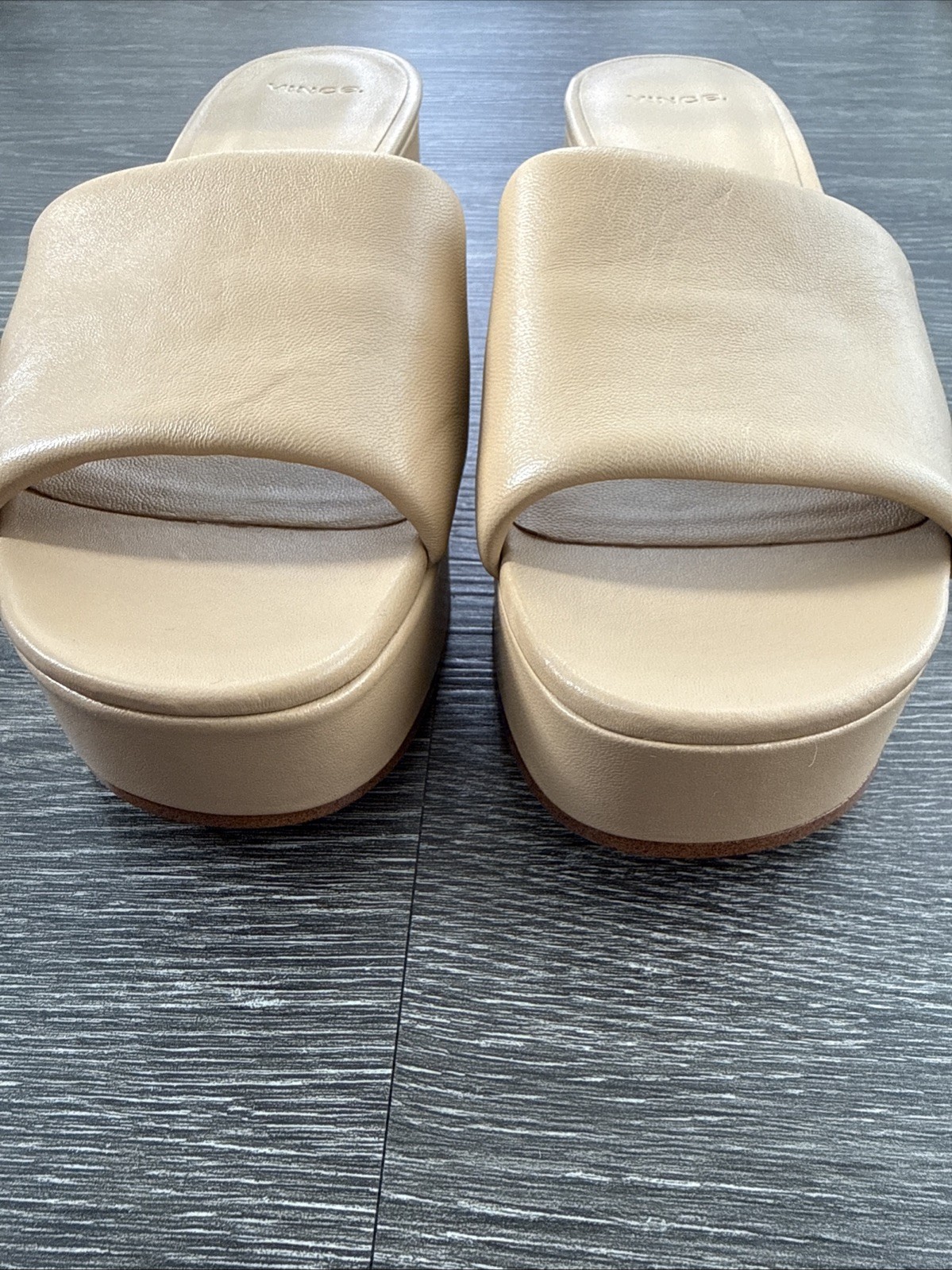 NWD $300 Vince Margo Leather Slip on Slide Sandals Color Blonde Tan Sz 7.5 M/38