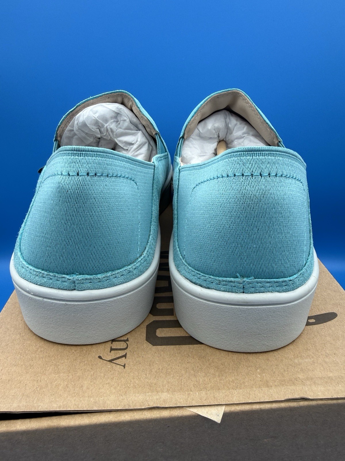 Spenco Saylor Womens Size 9.5D Aqua Sea Blue Slip On Leather Sneakers Shoes NEW