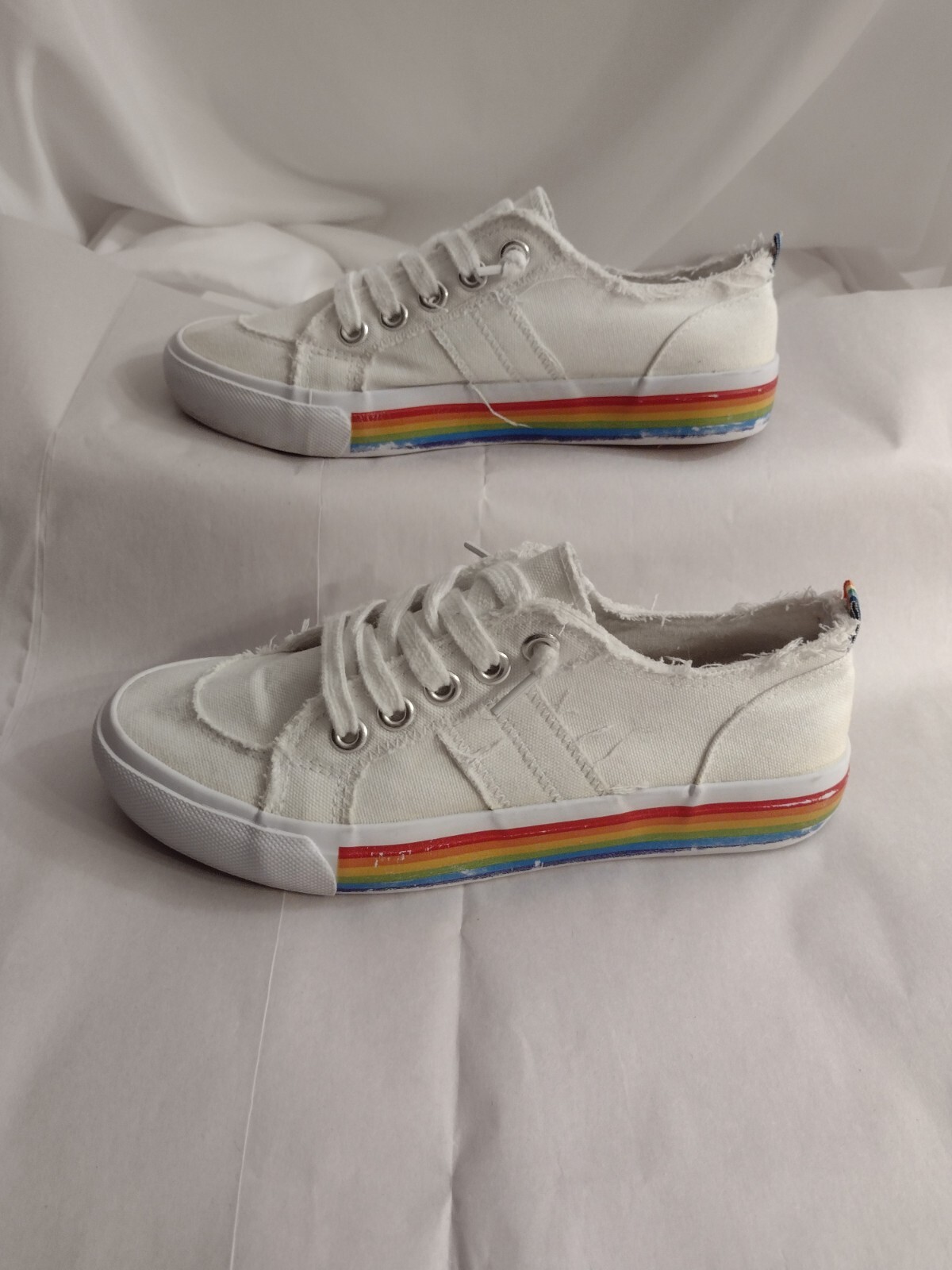 Pop Comfort Fit Distressed Rainbow Sneakers Woman’s 7 Narrow Fit