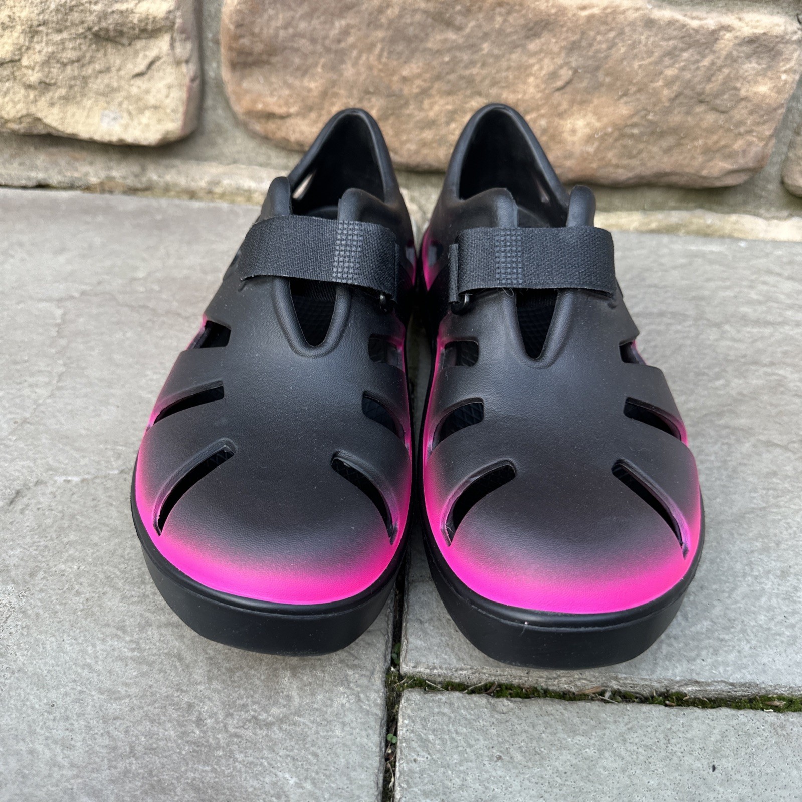 Oofos Women’s 12 Men’s 10 OOcandoo Slip-on Recovery Sandal Shoe Black/Pink Ombré