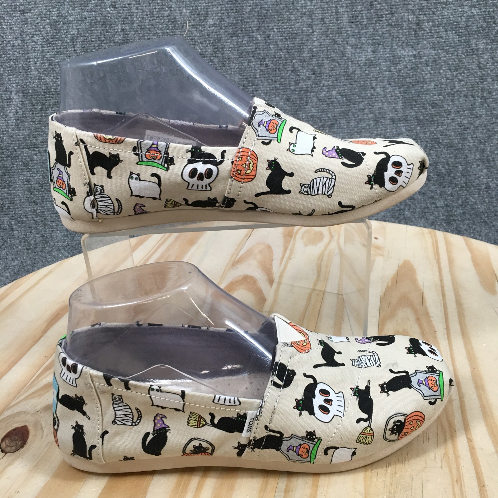 TOMS Belmont Shoes Womens 6 Halloween Cats Loafer Flats Beige Multicolor NEW
