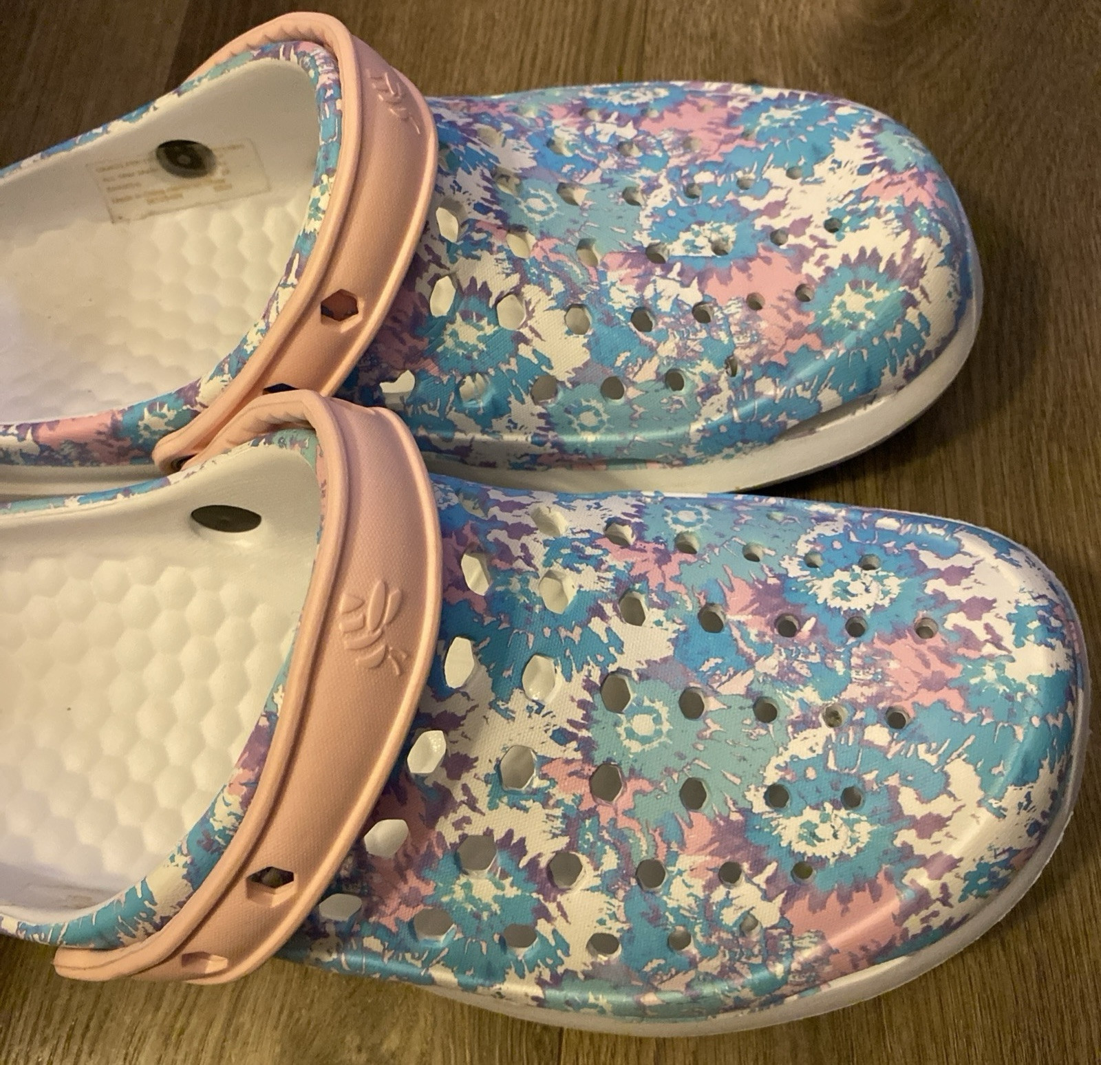 Joybees Crocs Pastels Pink Blue White Splatter Pattern W Holes W10 M8 EUC