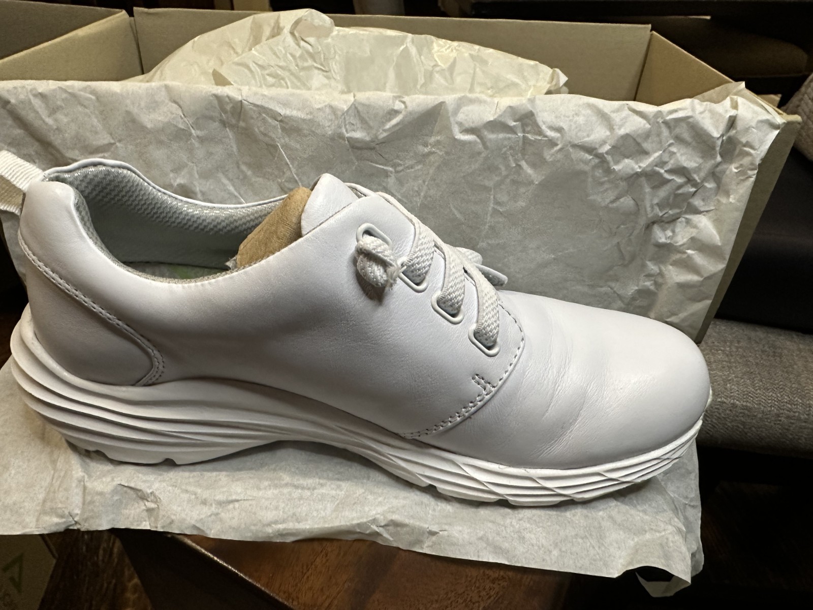 NurseMates Align Velocity White Leather Nursing Shoes Women 7M Slip Resistant
