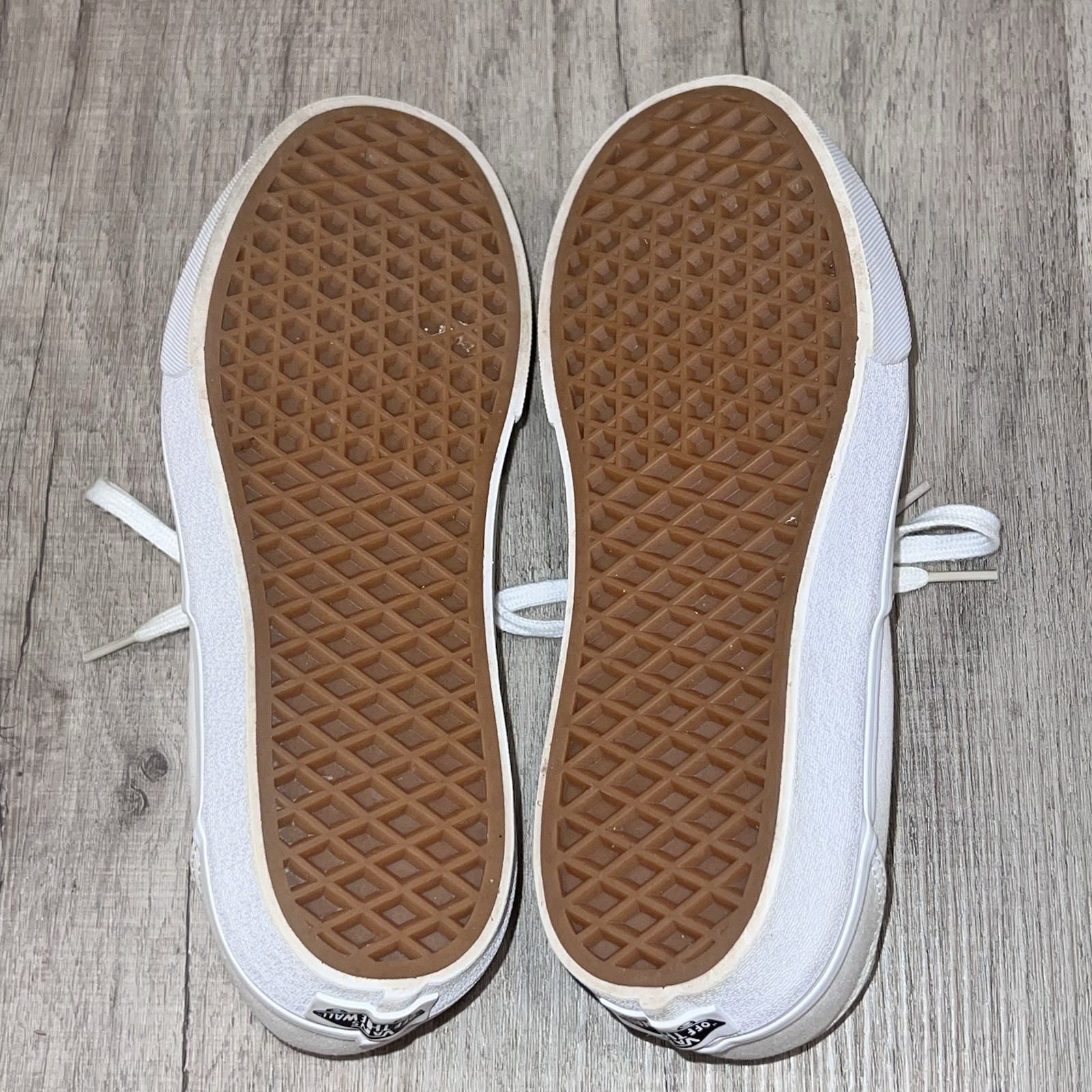 Vans Shoes Women Doheny Triple White Size 8.5 Sneakers Lace Up Skateboarding