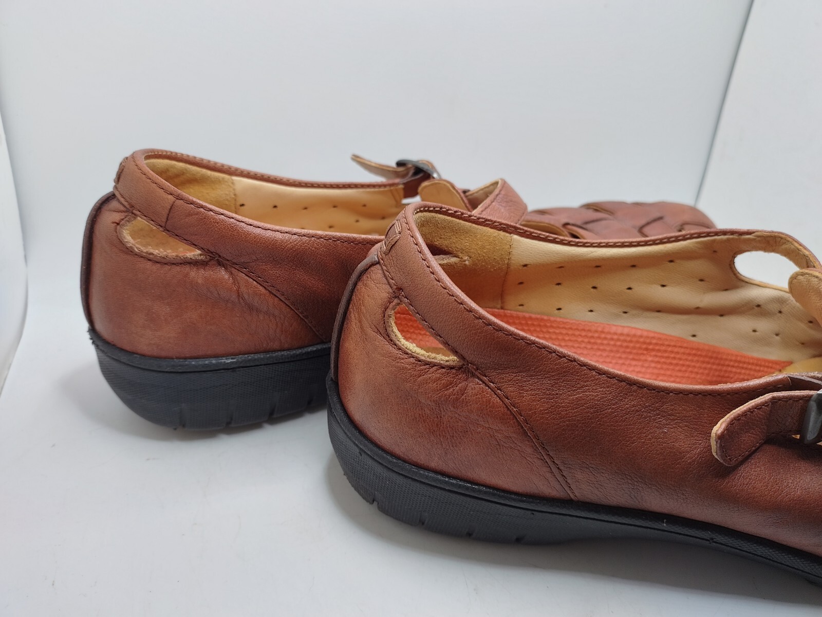 Clarks Structured Womens Brown Leather Closed Toed Sandel Shoes Size 10N Used