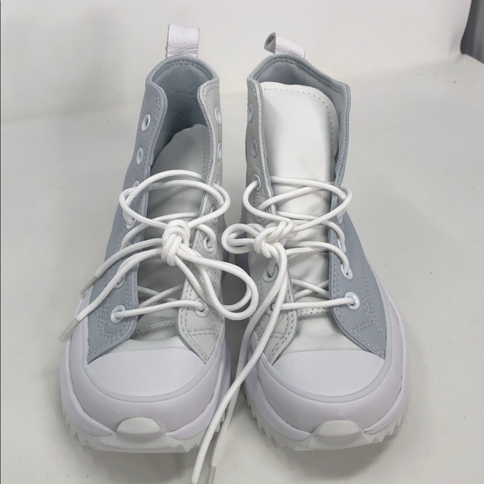 Converse Run Star Hike Hike White Moon Bathe Unisex Hiking Sneakers – Size 5.5