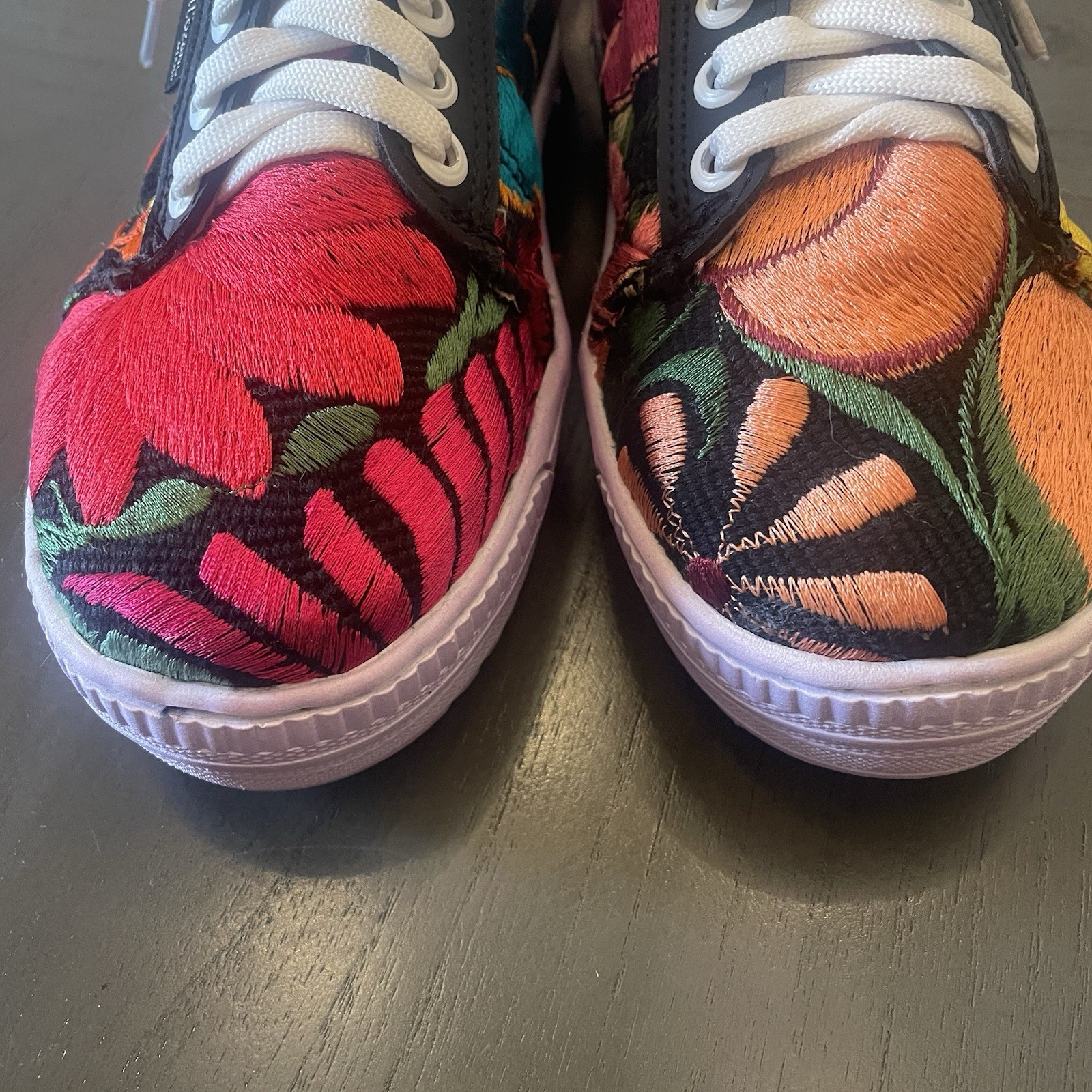 Women’s Angelozano Mexico Floral Embroidered Shoes Sneakers Artsy Funky Sz 22/6
