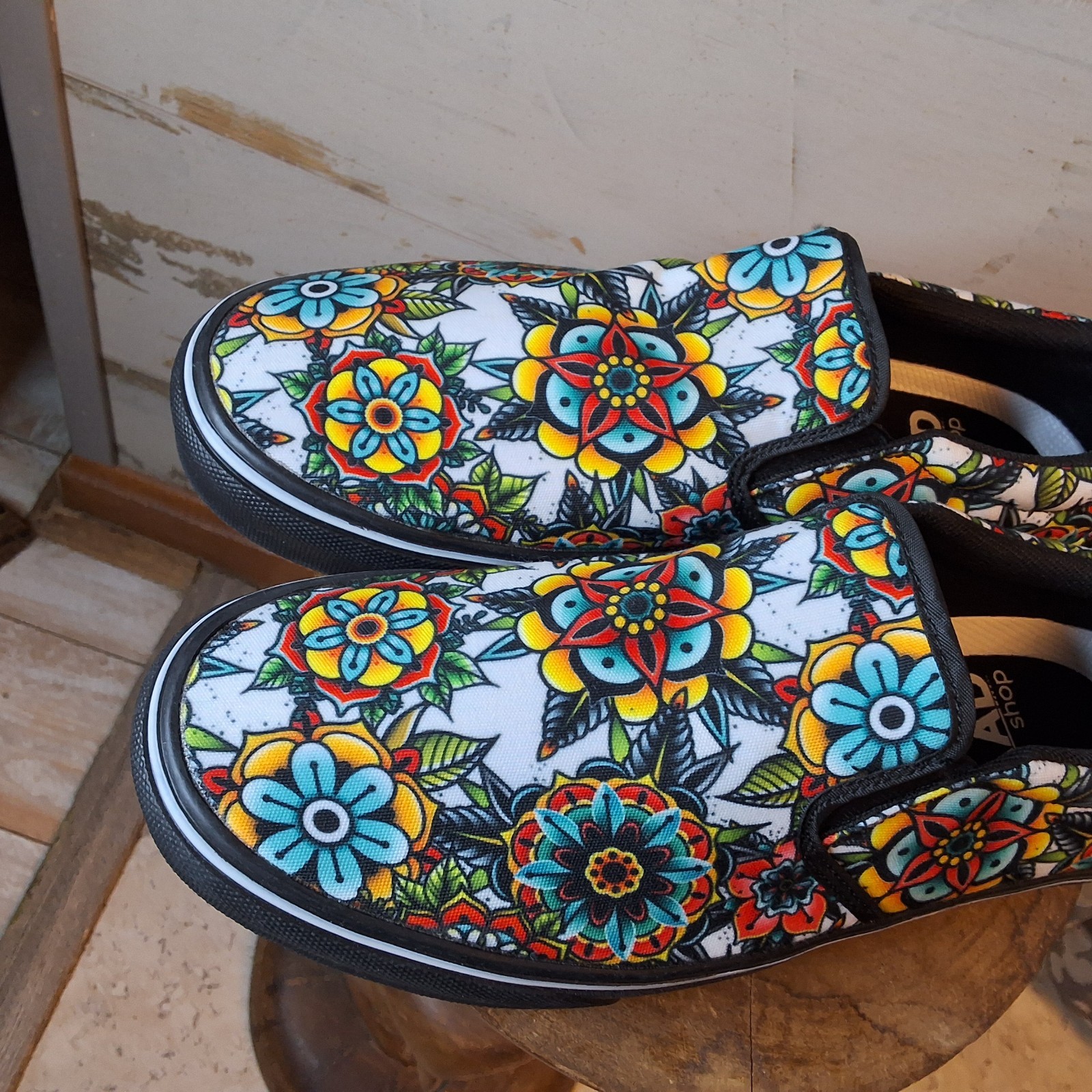 Brand New- RAAD SHOP Womans Slip On Multicolor Flowers Boho Shoes 8.5W