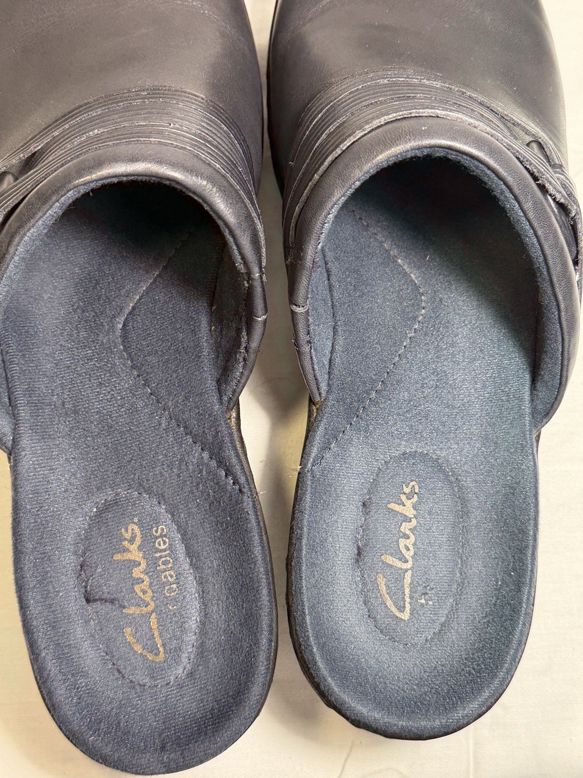 Clarks Leather Slip on Mules / Clogs – Women’s Size 7.5 M – Navy Blue