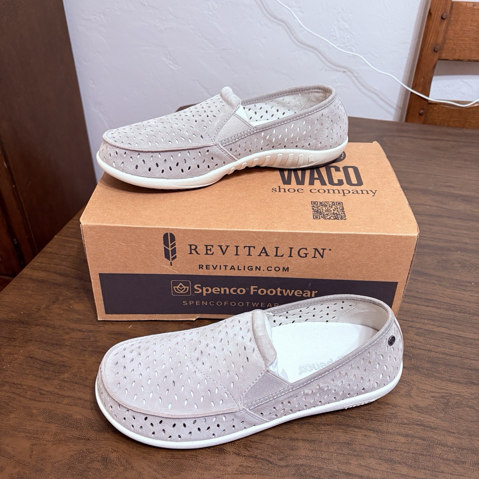 New in Box Sz 10 Spenco Womens Equinox Orthotic Suede Slip-On Dove Grey NIB