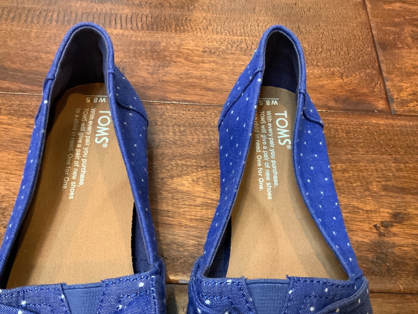 TOMS Blue & White Polka Dot Toe Bow Slip On Flats, Size 8.5 W (US)
