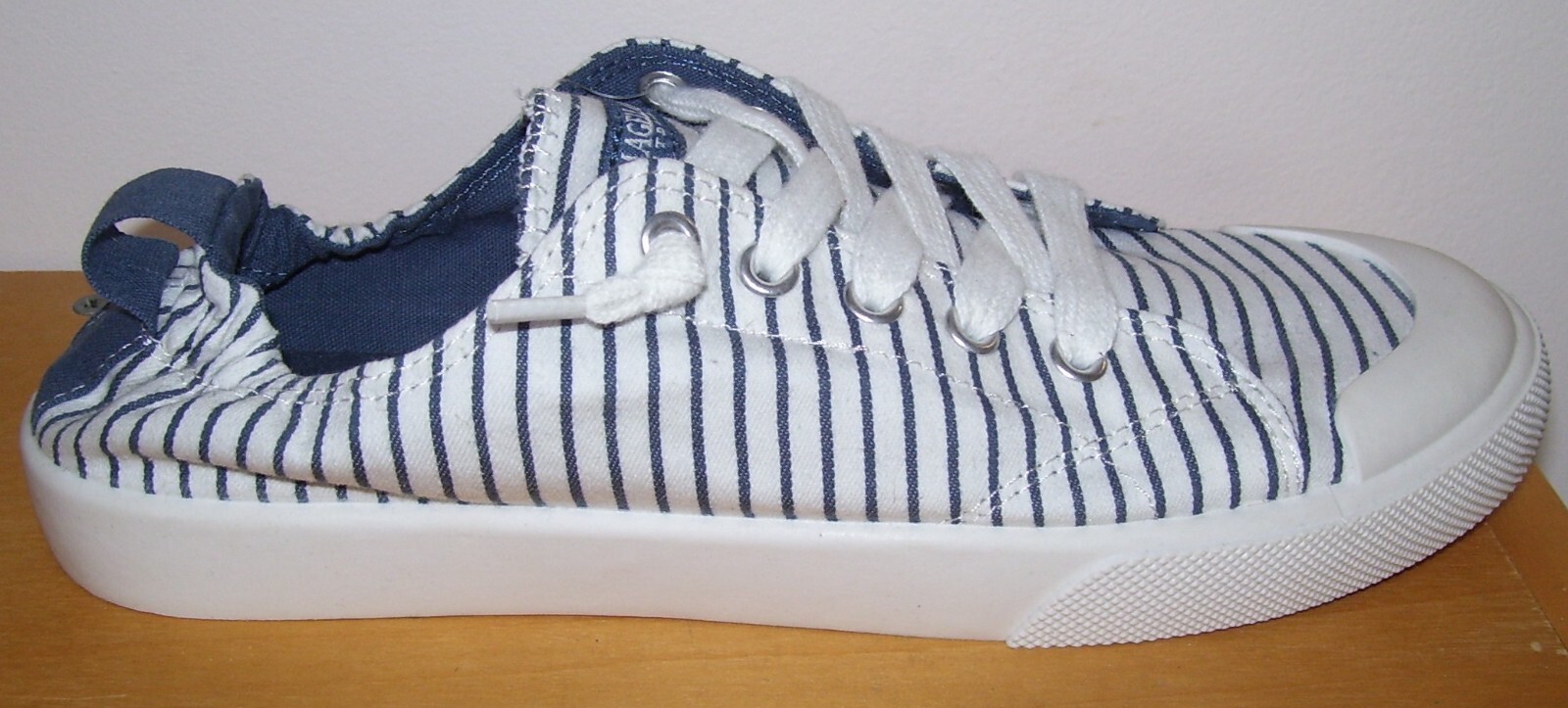 Magellan Outdoors Blue White Stripe Scrunch Back Slip on Shoes Sneakers 9B