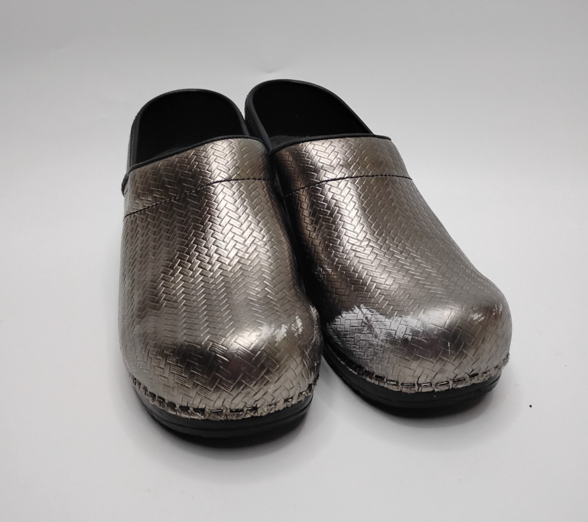 Sanita Women’s 37 US 6.5/7 Metallic Silver basket wasve Leather Clogs Nursing