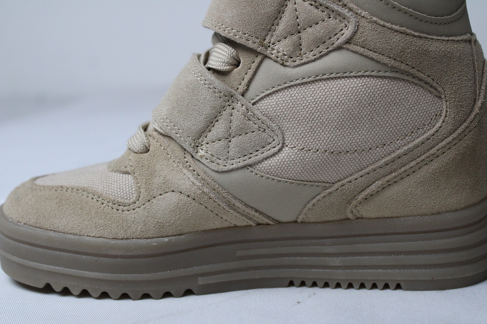 Bershka Women’s High-Top Inner Wedge Sneakers AC2 Beige Size: US:5 EU:35 UK:2