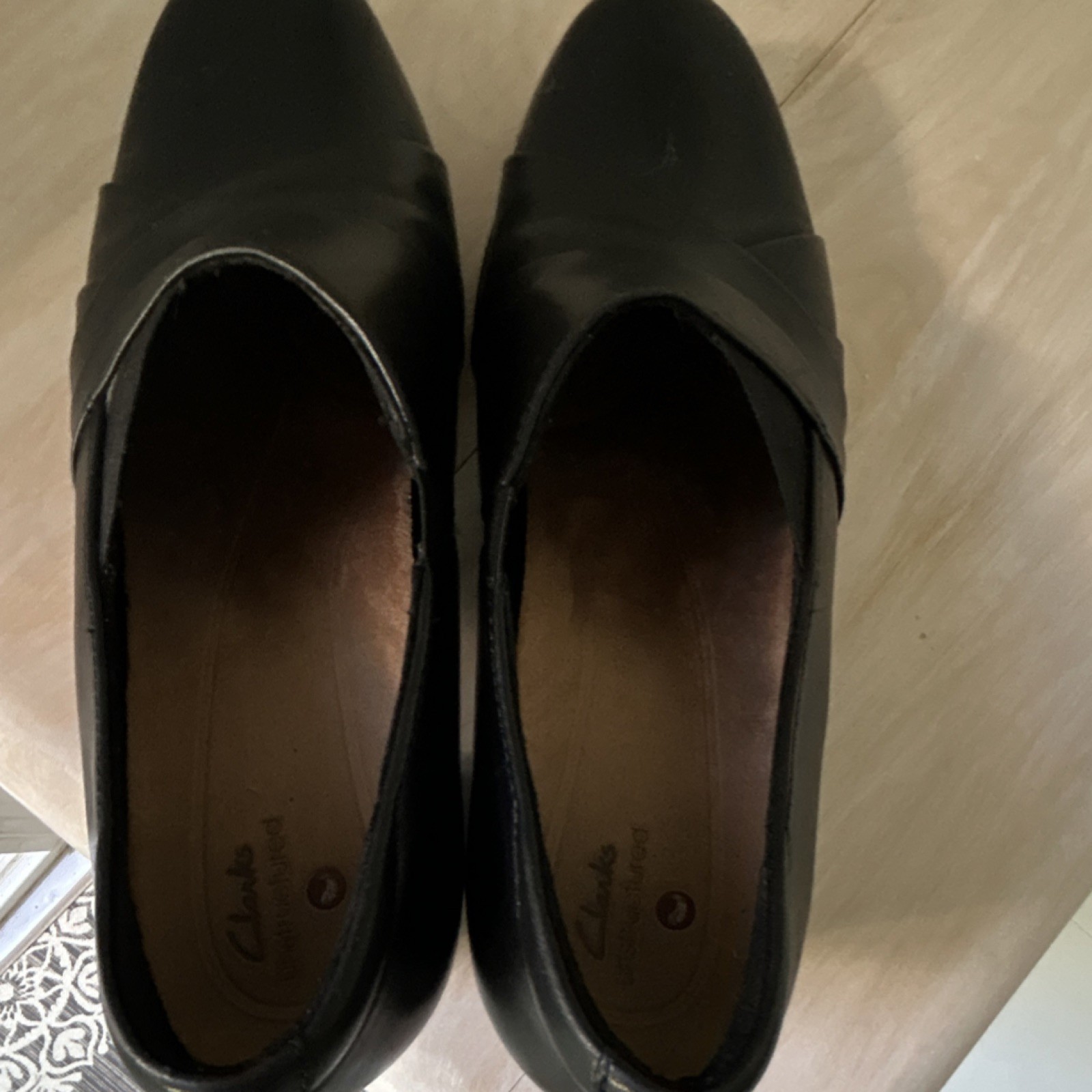 Clarks Unstructured Women’s Black Leather Slip-On Comfort Block Heel Shoes 8