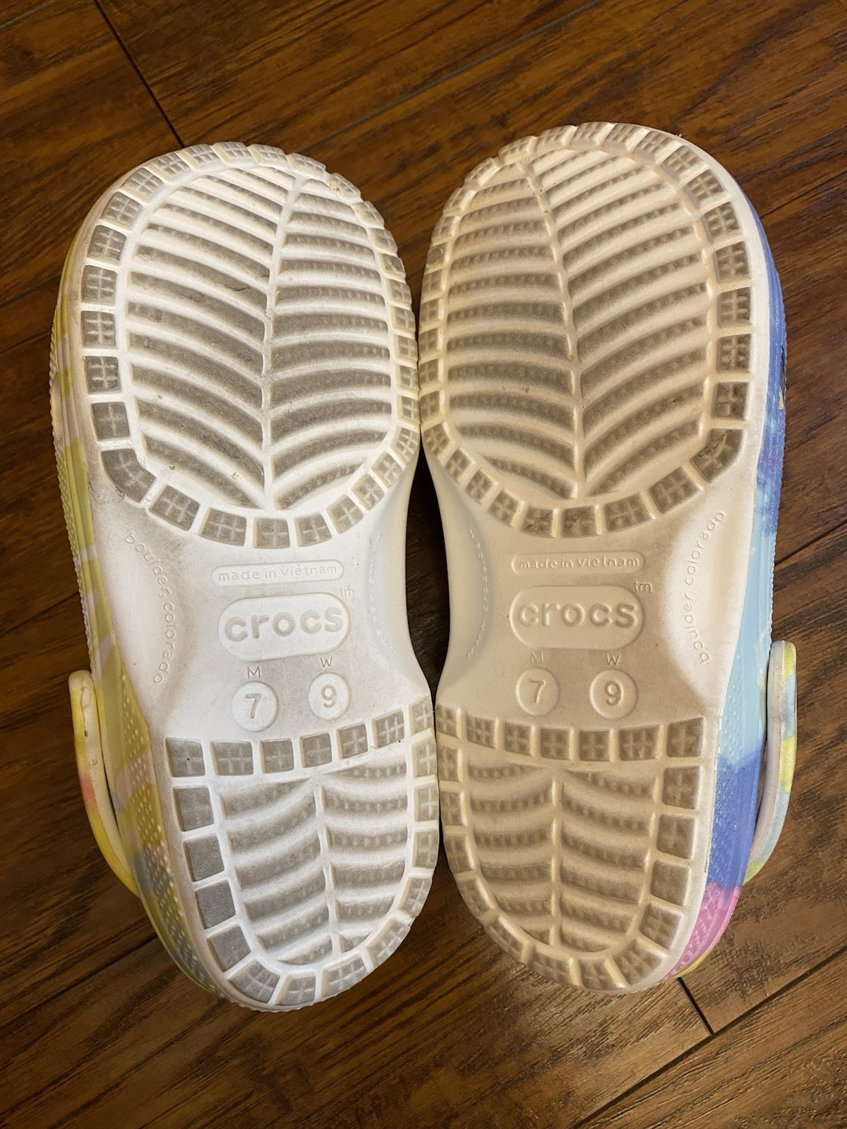 Crocs Unisex Classic Tie-Dye Pastel Graphic Clogs Men’s Sz 7 Women’s 9