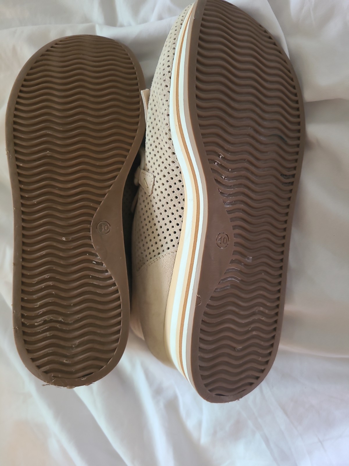 Softwaves Cadie Women’s 40 9.5- 10 Beige Leather Slip On Arch Support Sneaker