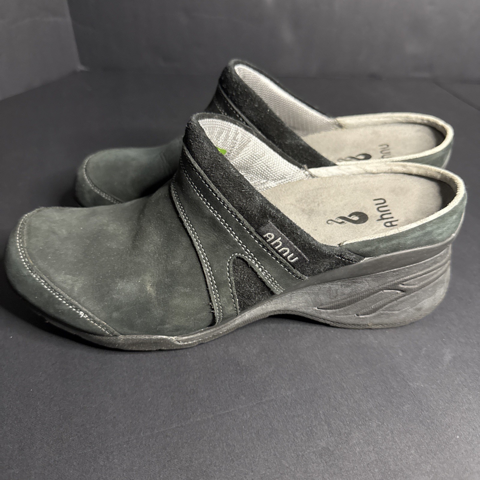 Ahnu Black Women’s Slip On Size 9 – F8811G
