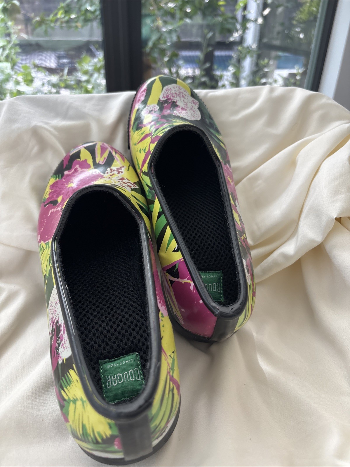 Women’s Cougar Rubber Rain/ Garden Shoes Boots 7.5 Floral Tropical Print