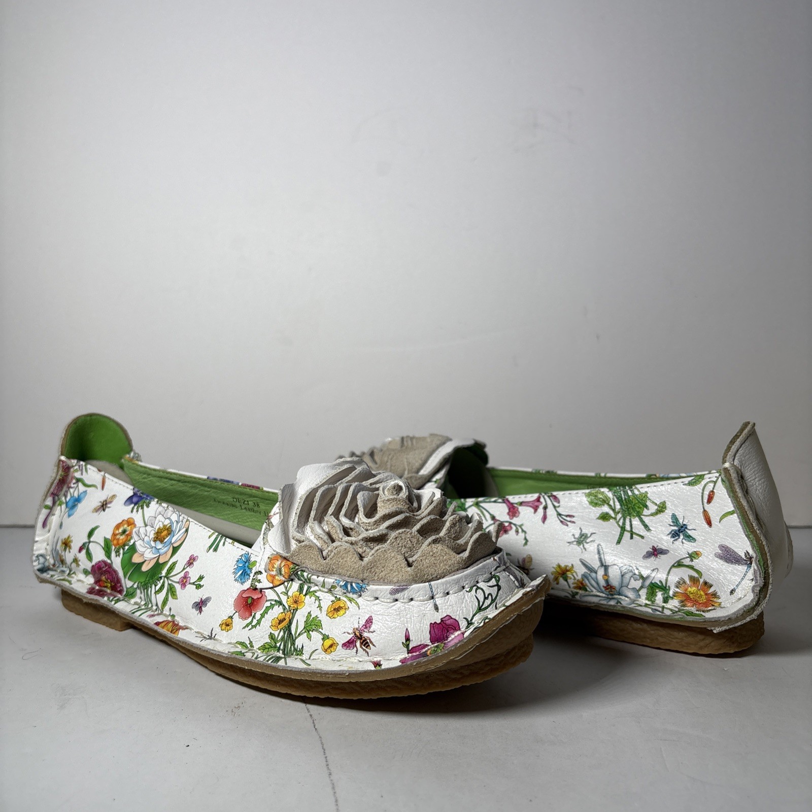 SIZE 7.5 – 8 L’ARTISTE DEZI-GARDEN SHOES WHITE MULTI