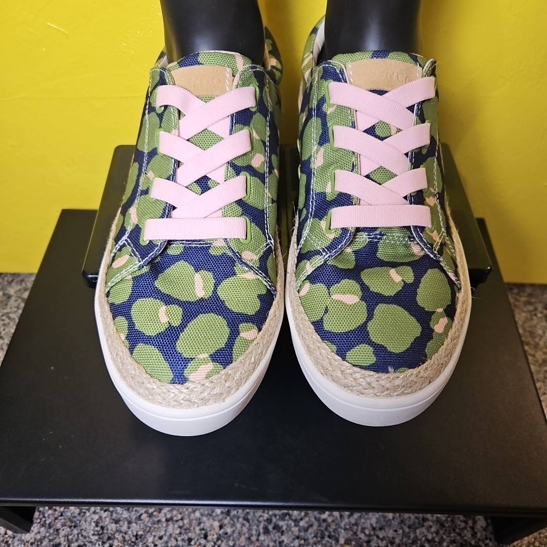NEW Spenco Orthotic Malibu Women’s Slip-On Sneakers Bokeh Green Blue Size 9.5B