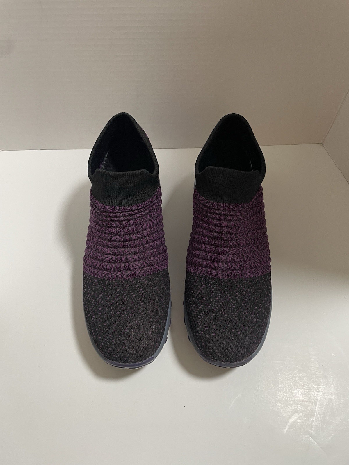 Women’s Cloth Knit Sock Like Opening SlipOn Purple Lightweight Shoes Size 9 Walk