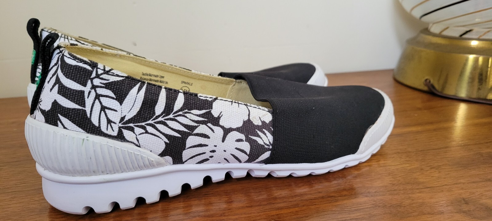 Cougar Sparkle Women’s Slip On Shoe sz 8.5 black white Loafers comfort