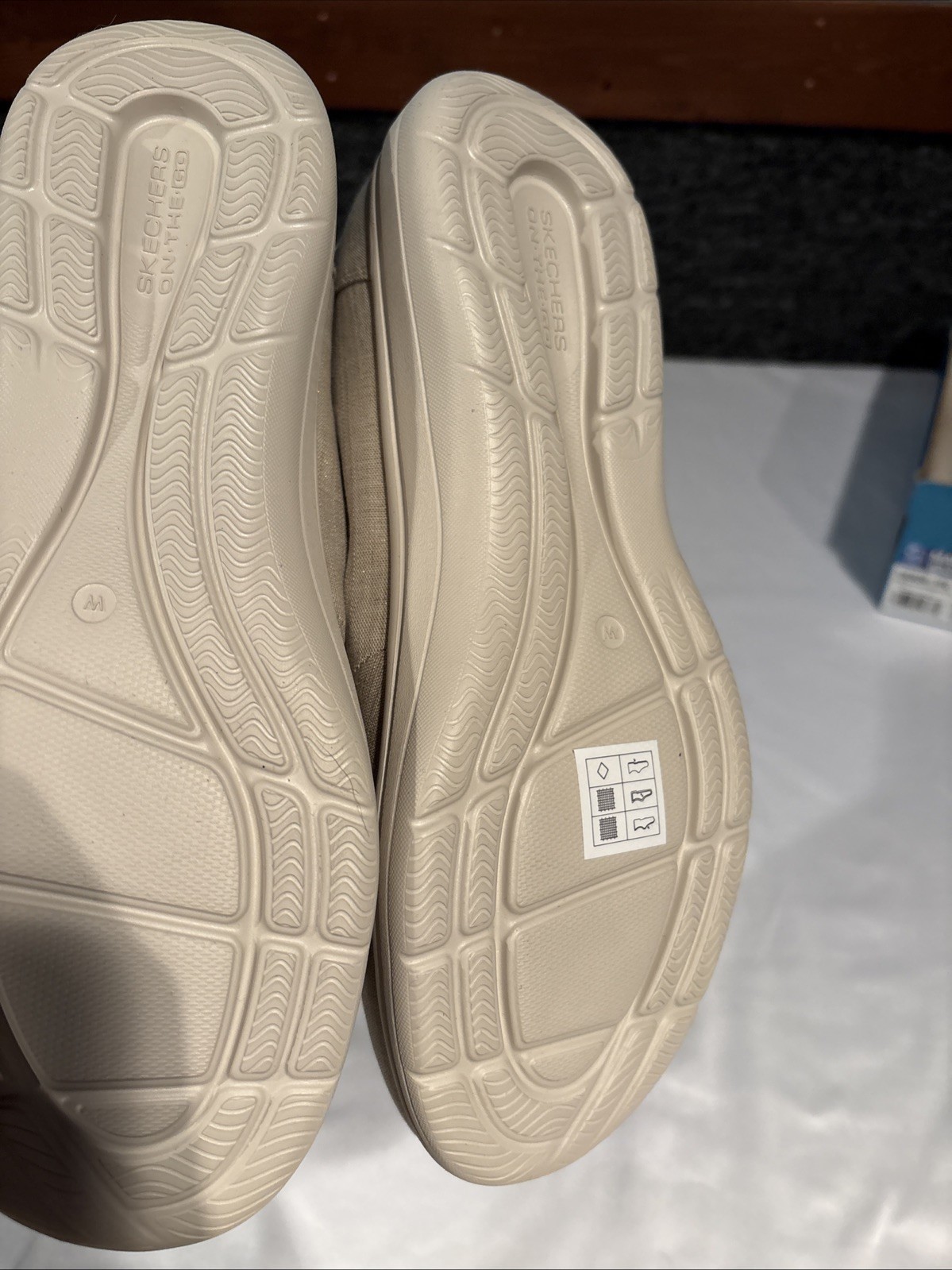 Skechers Women’s Size 9.5 Wide Shoe Riviera On The Go Flex, Air Cooled, Washable