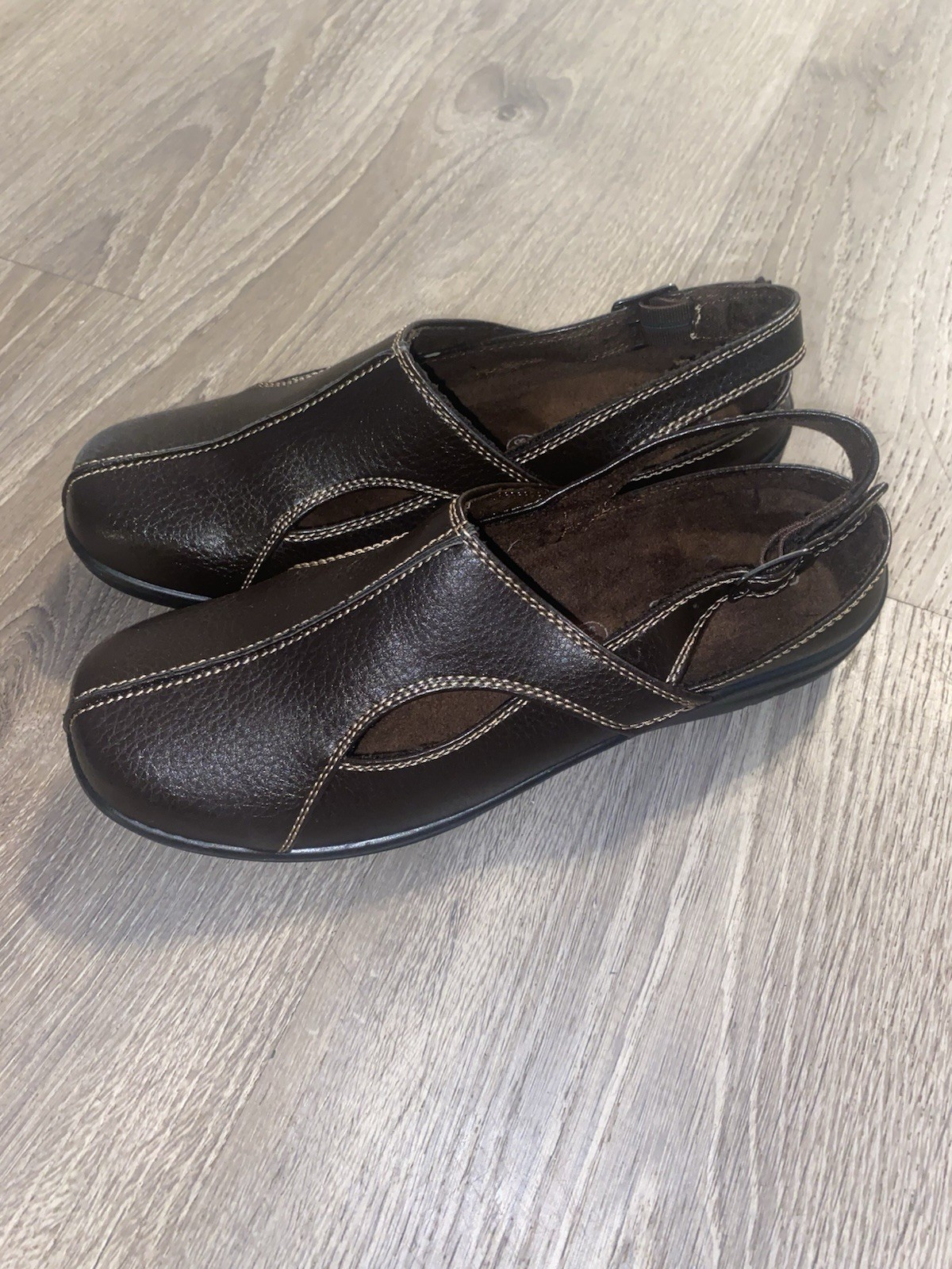 CushionAire Cassie Women’s 8M Brown Slingback Slip-On Faux Leather Cushioned